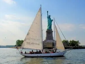 Passeio de veleiro com brunch e champanhe de fim de semana