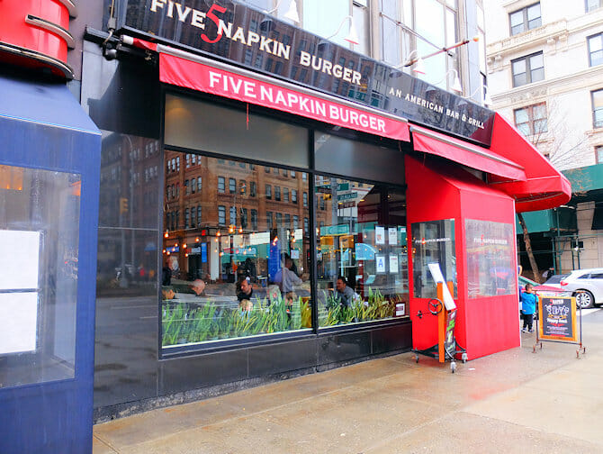 Melhores hamb&uacute;rgueres de Nova York - 5 Napkin Burger